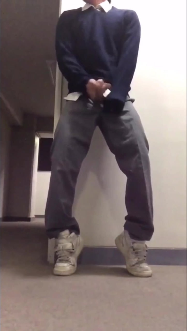 Quick jerking off in dormitory