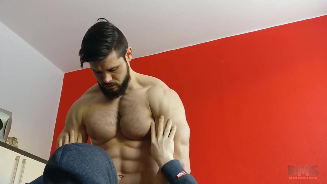 ATHLETIC MUSCLE - video 110