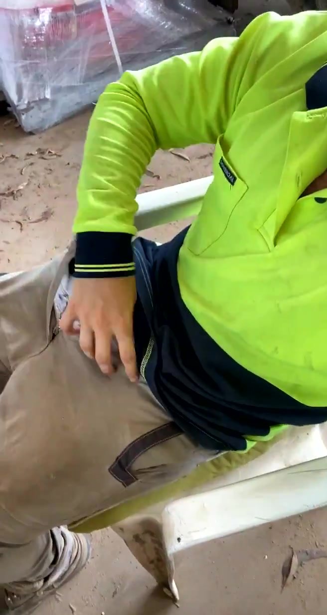 Aussie Tradie risky show cut cock