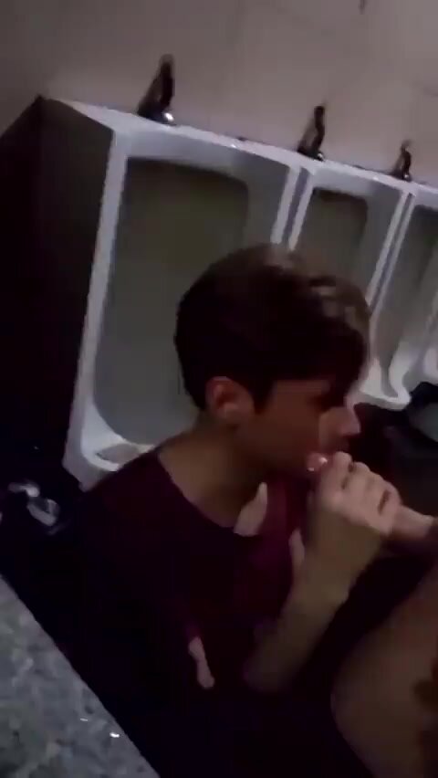 Risky suck off guy in public bathroom