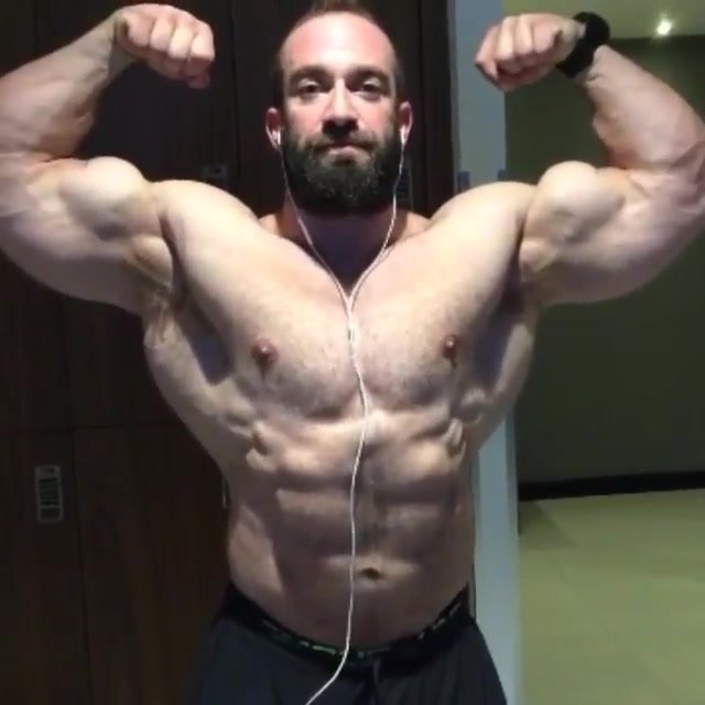 Bodybuilder showing off - video 6