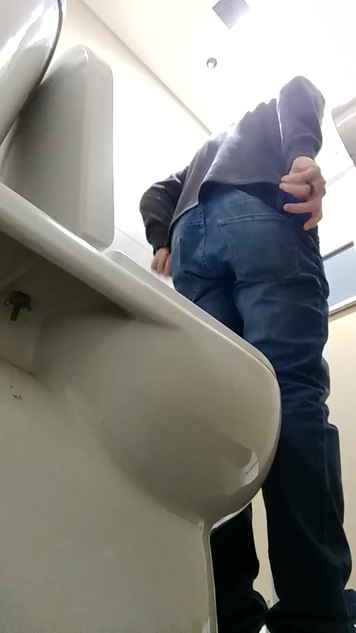 toilet bc 38- Guy in cap DC