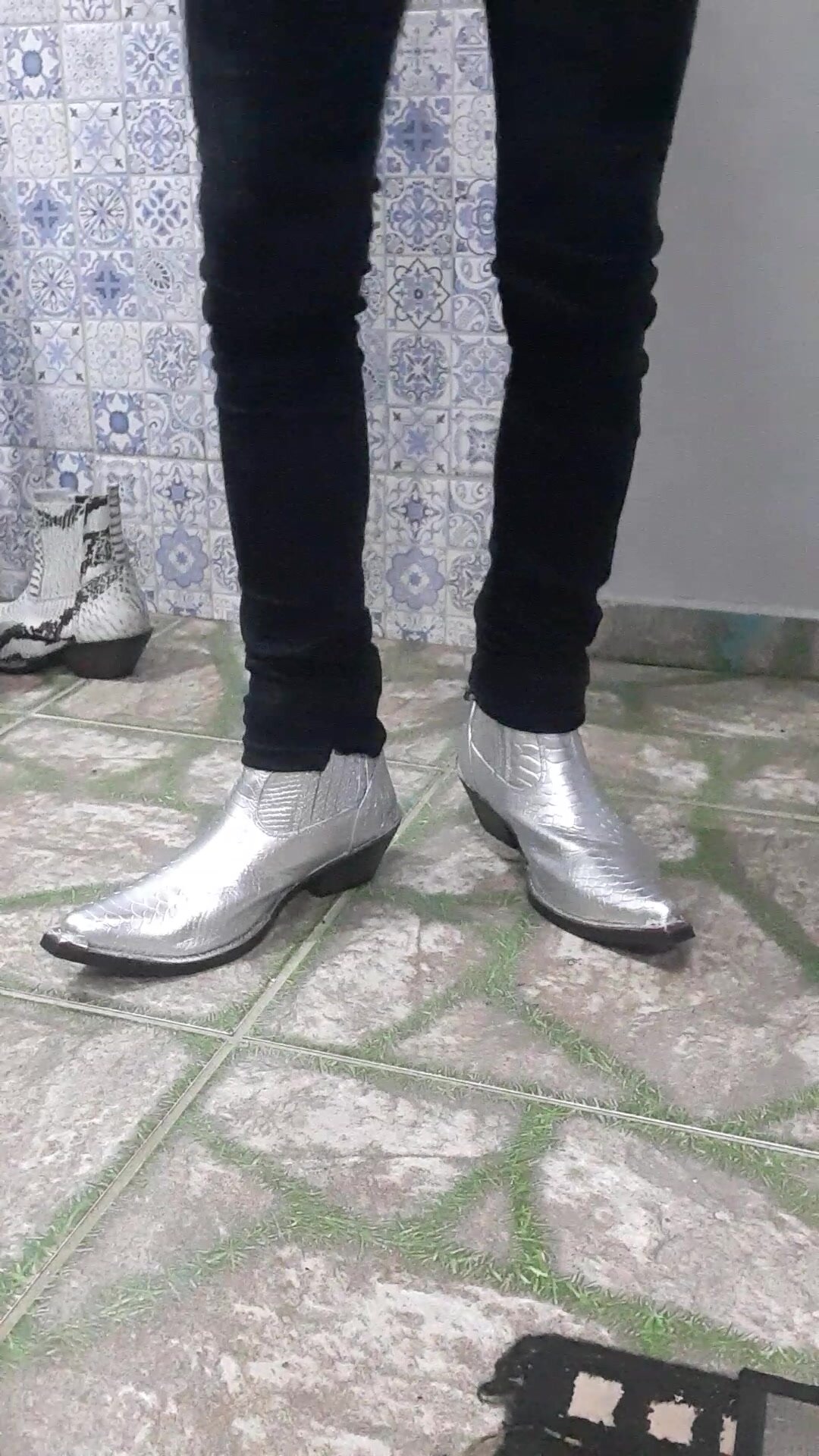Cowboy Very excited for the weekend,new silver boots
