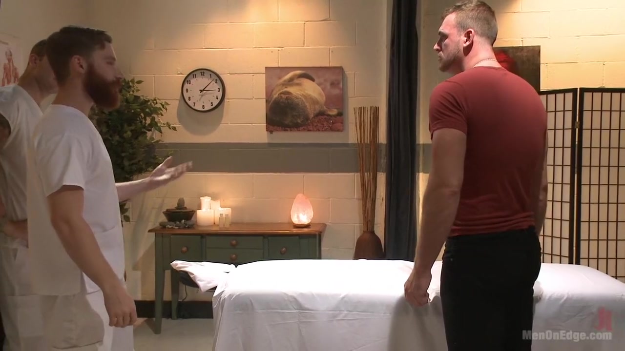 (Short)Poor muscle cop at the massage