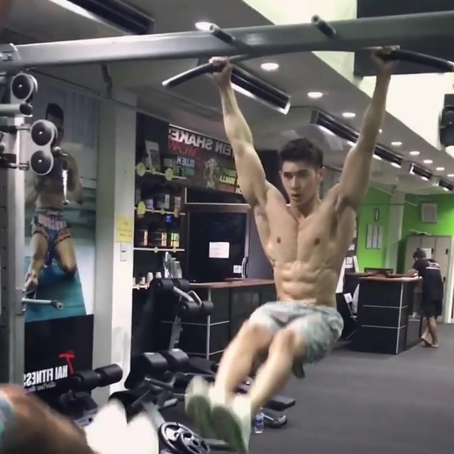 ABS - hanging leg raise