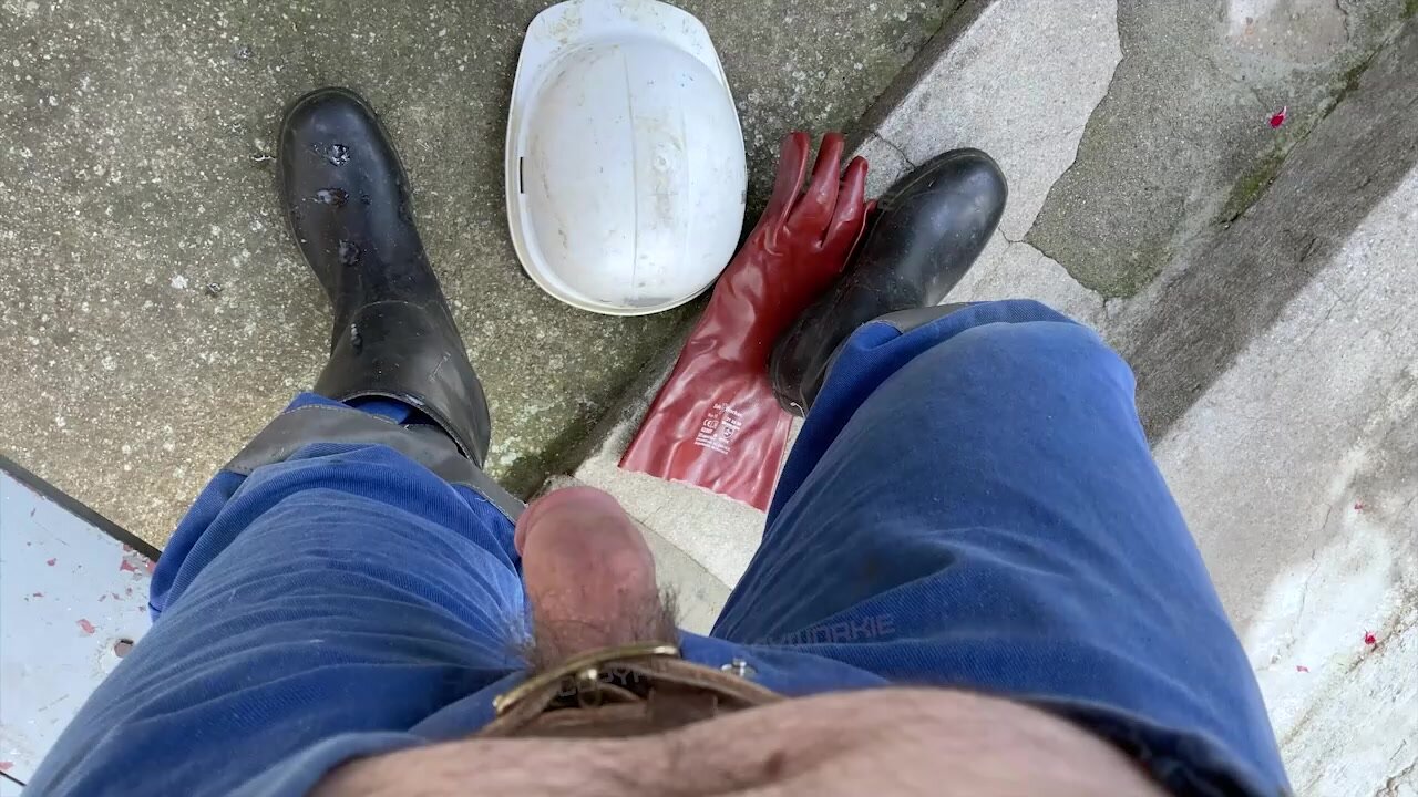 Cum splash on rubber boots - gay worker (OF workie)