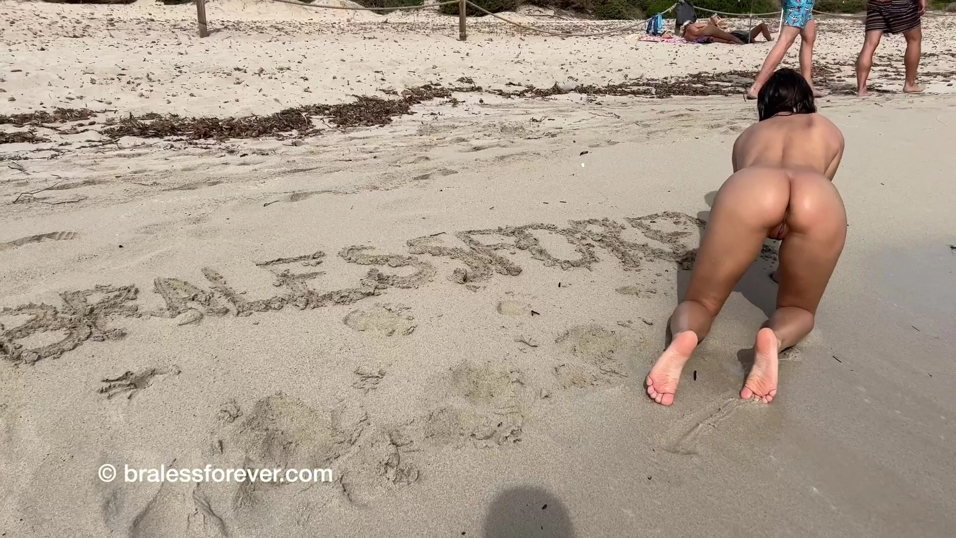 At the public beach nude! - ThisVid.com