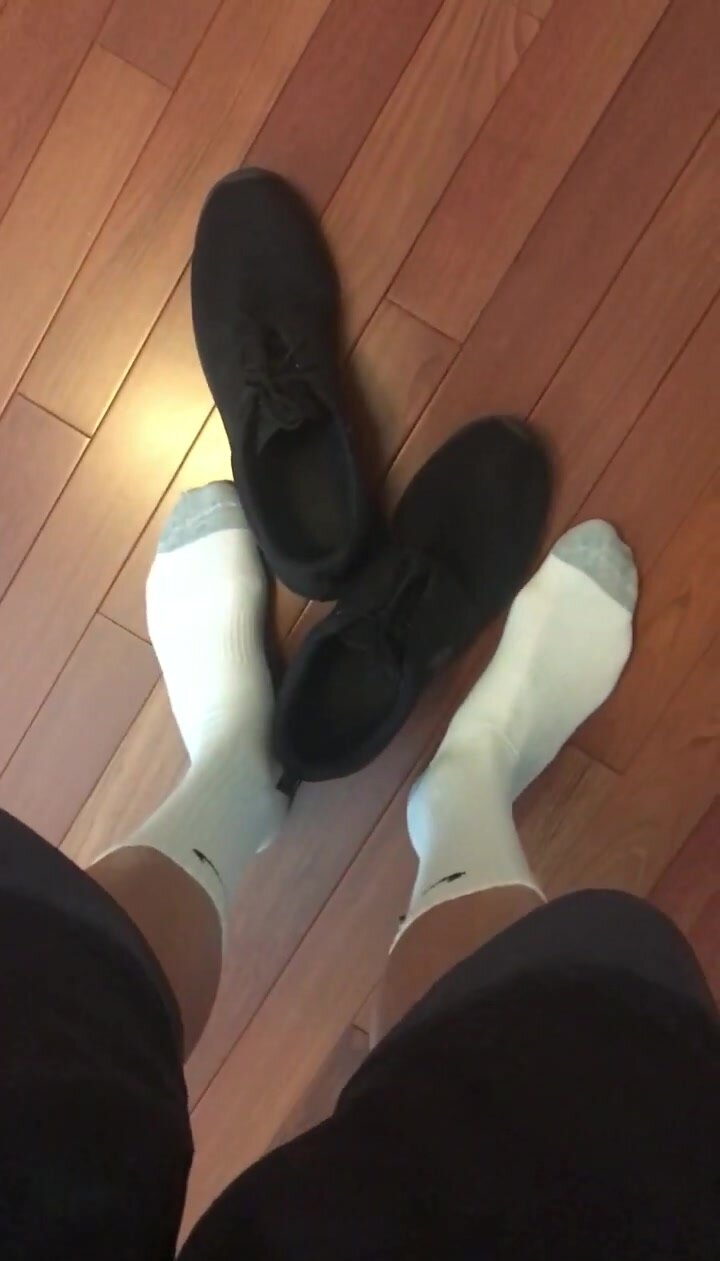 Giant white master shows his huge feet