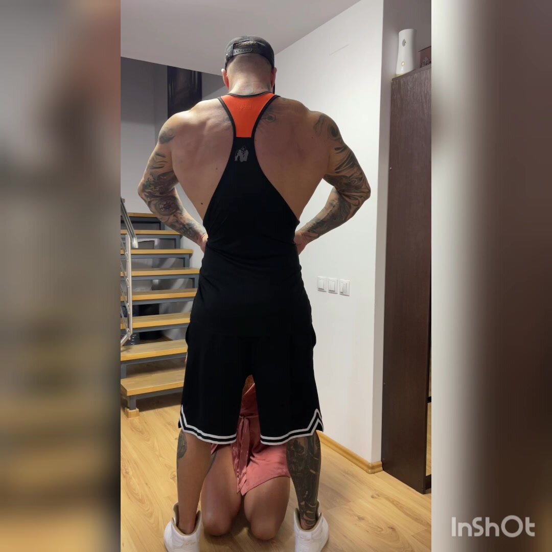 Tattoed Macho Bodybuilder Flexing His Insane Muscles