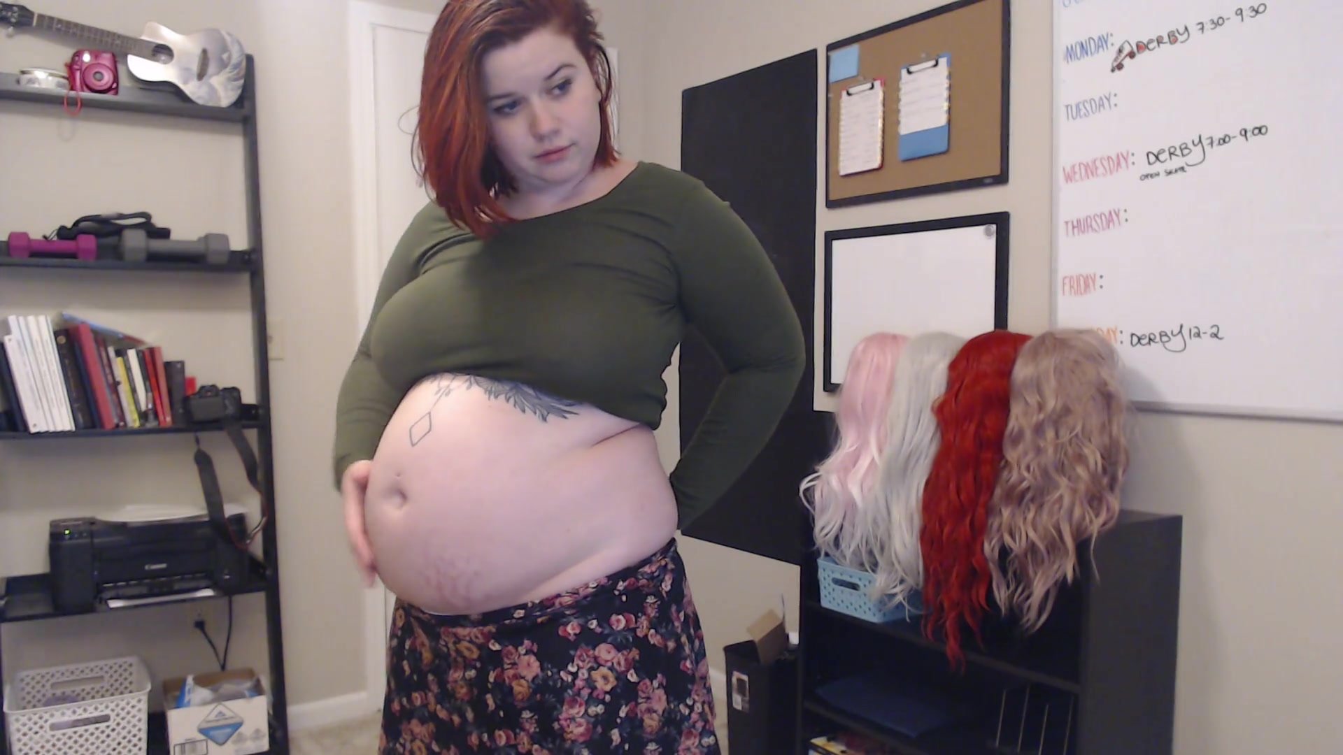 chubby girl show her belly