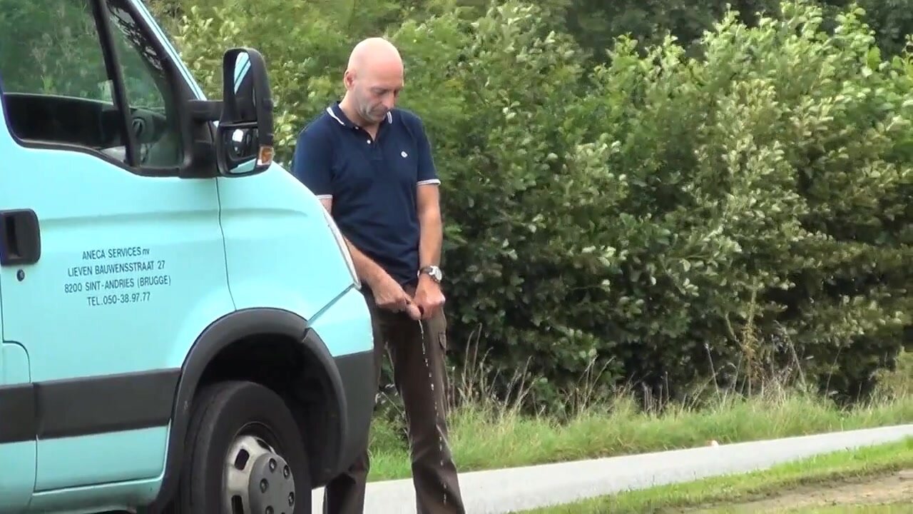 Public pissing guys: belgian van driver pissing… ThisVid.com