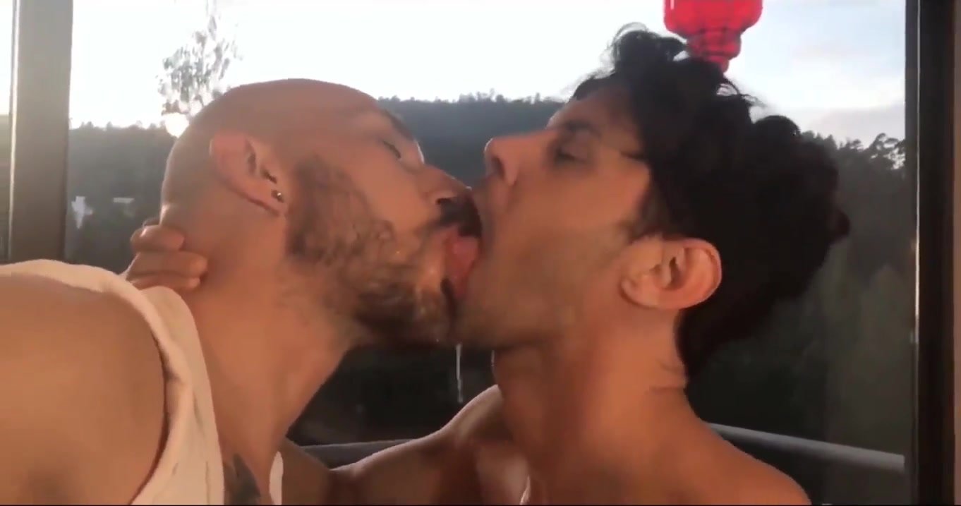 Spit kissing boys