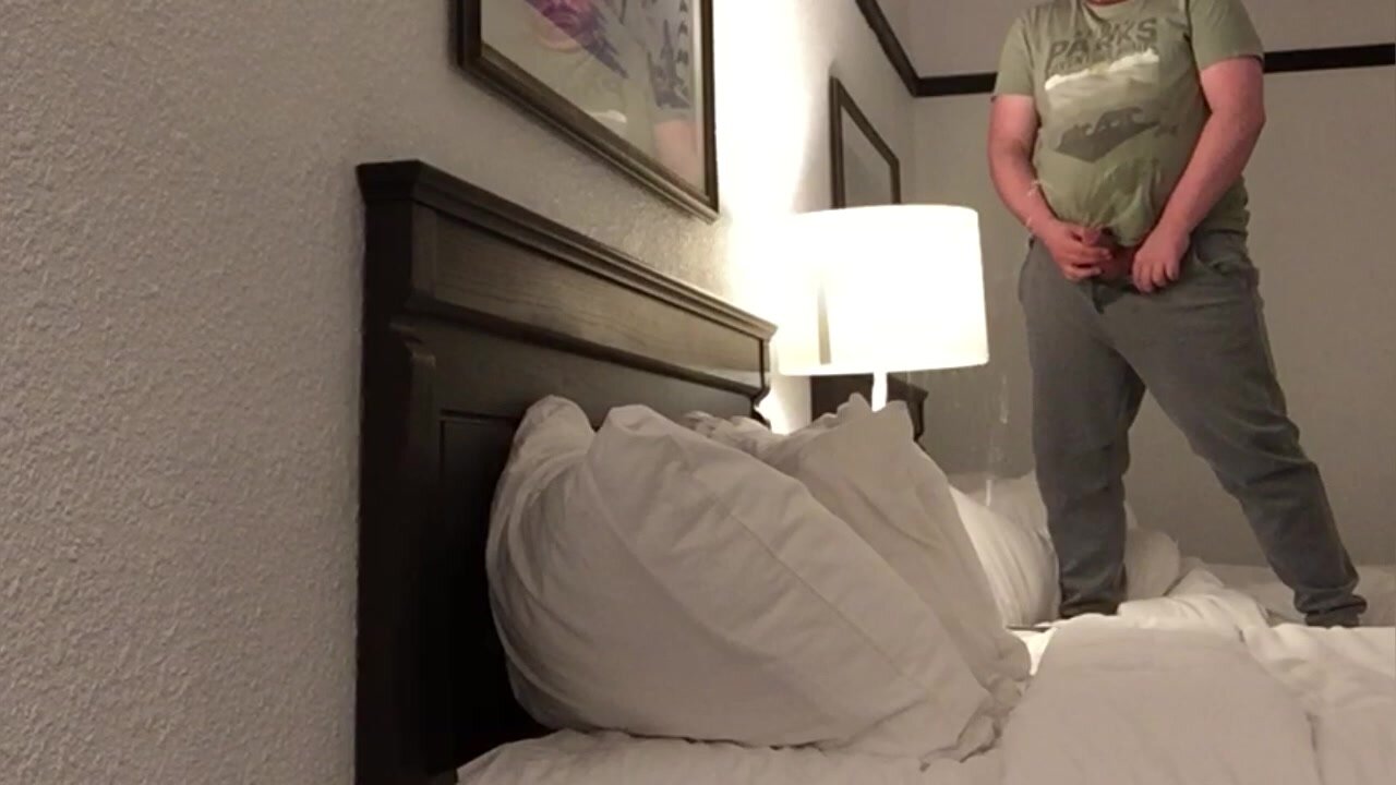 Piss Hotel - Pissing on (and around) the bed