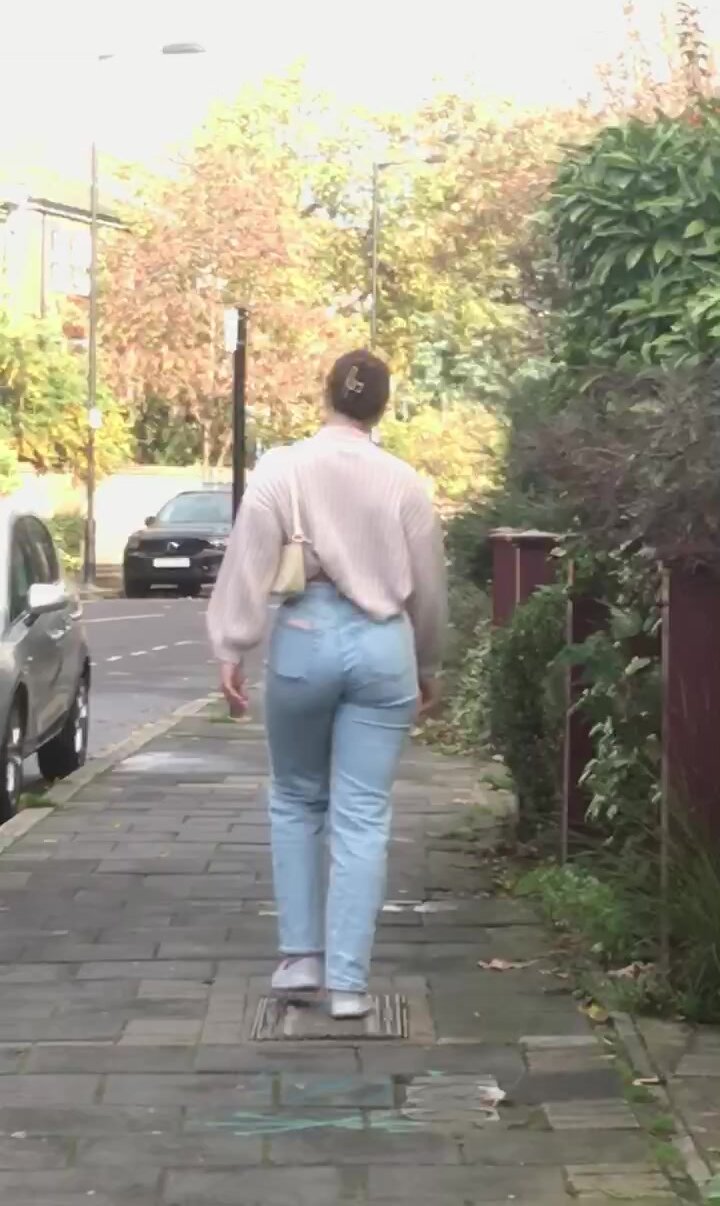 Milf pawg in tight jeans