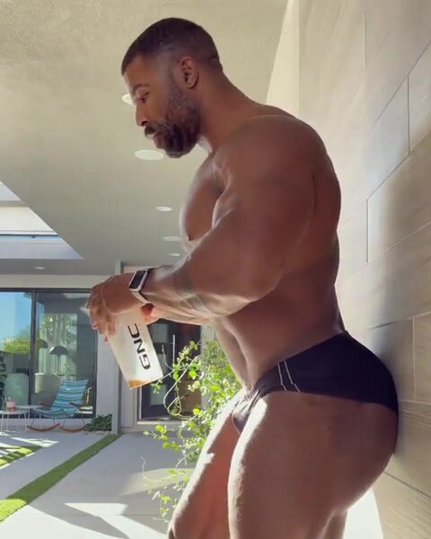 Hot muscle butt - video 4