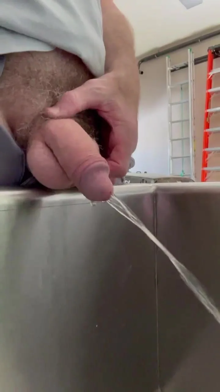 Urinal Piss - Video 5 - ThisVid.com