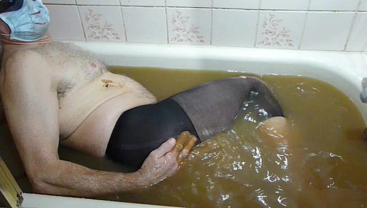 pooping in pantyhose in bathtub
