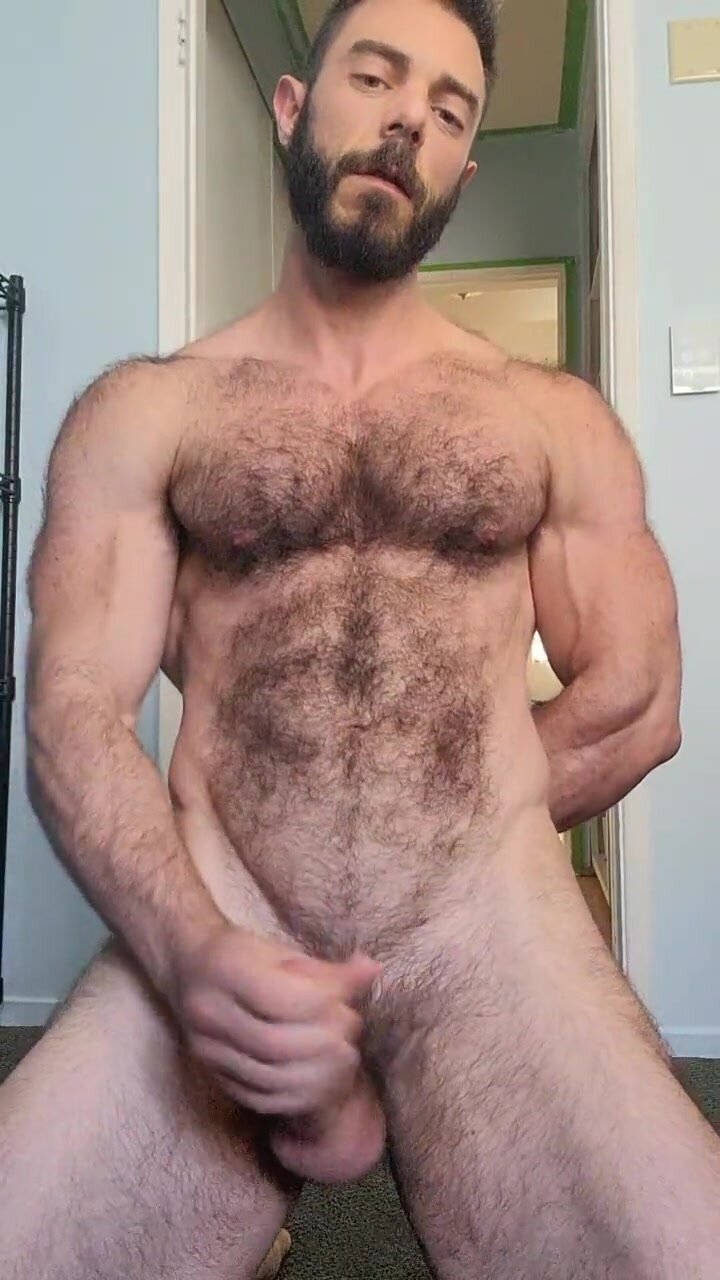 Hairy mature cums