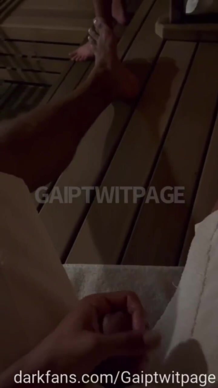 Sauna wank - video 3