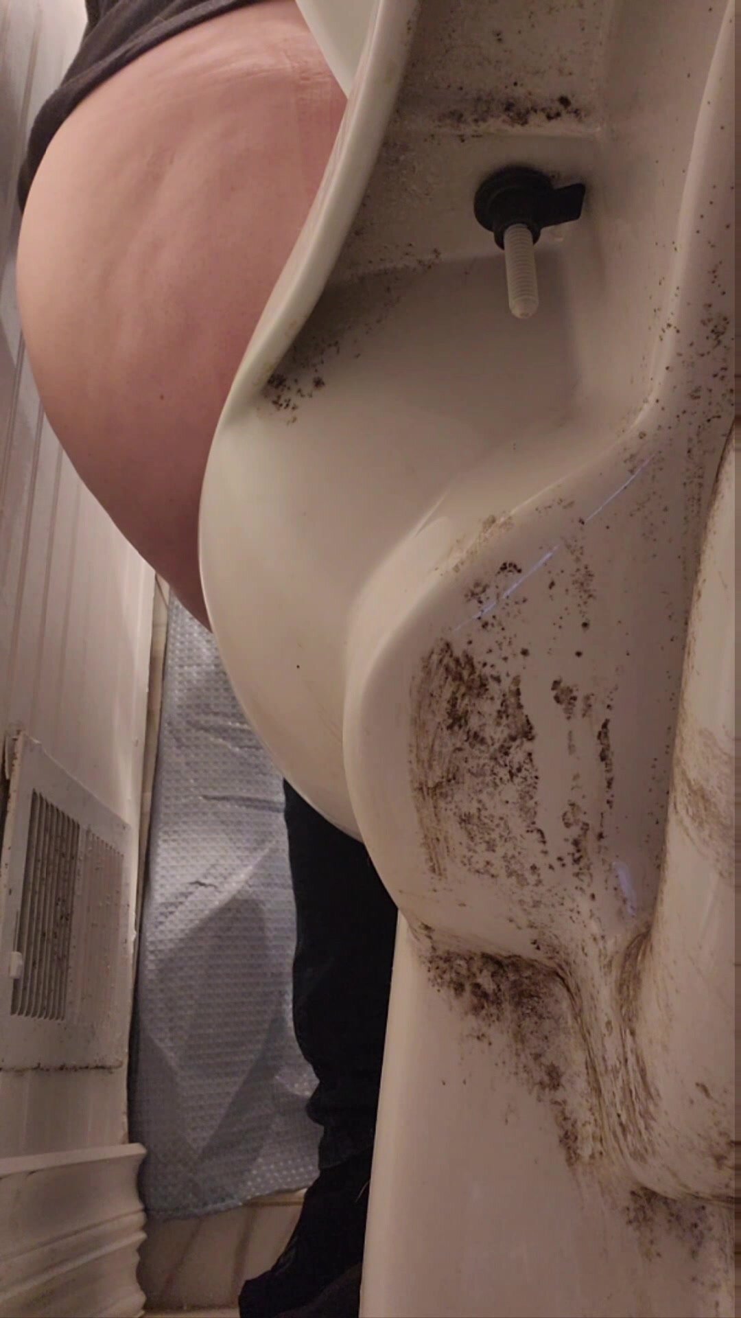 Girl pees and farts on toilet - video 3