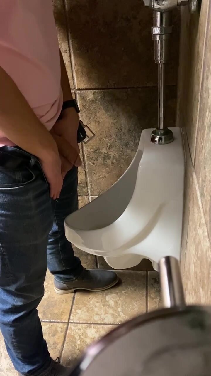 cut dick pissing in urinal