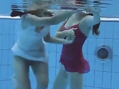 2 girls naughty in the pool