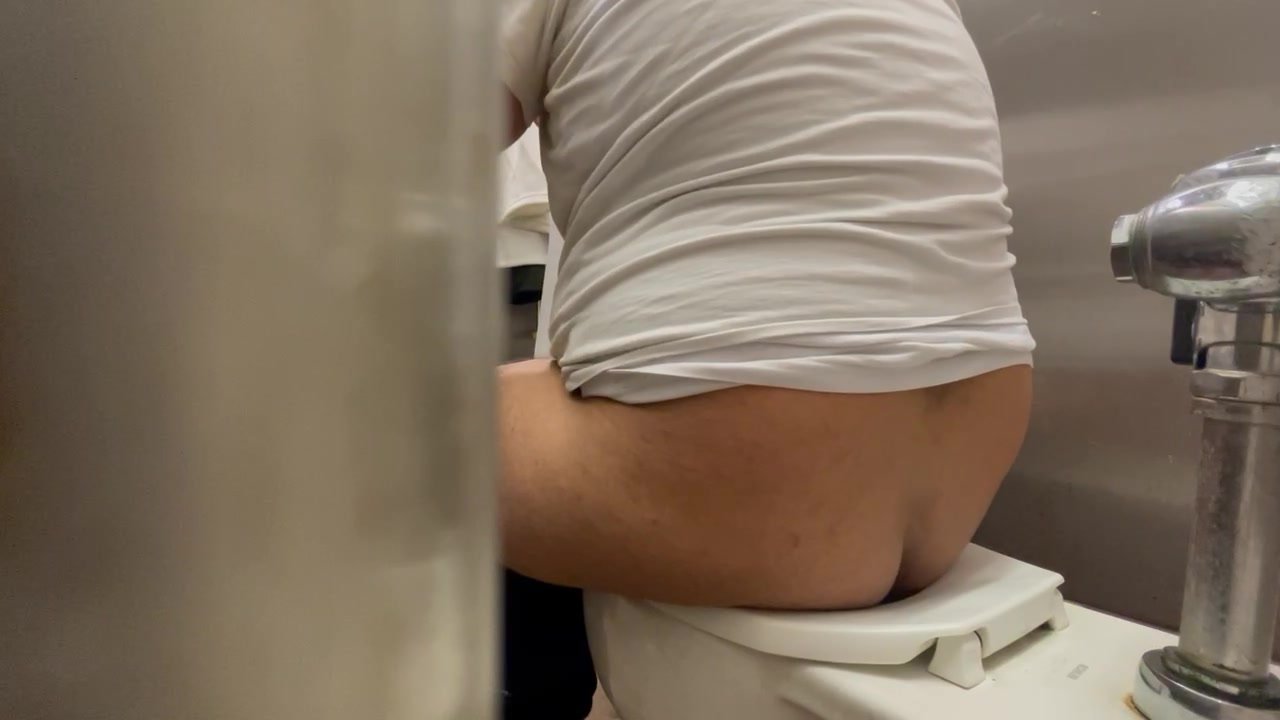 Wiping ass public toilet