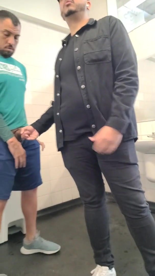 Banheirão movimentado com muita pegação