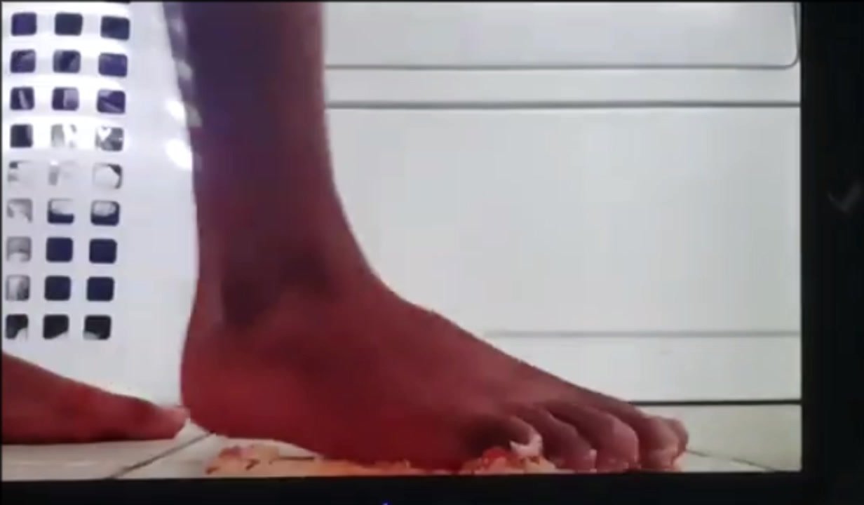 Male Feet Squish Snack (REALLY OLD VIDEO)