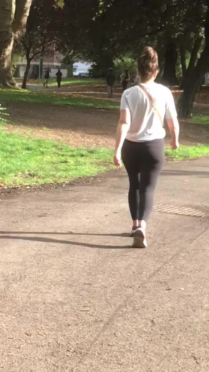 Candid pawg in tight pants - ThisVid.com