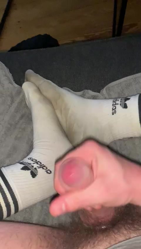 Jerk and cum on dirty sox