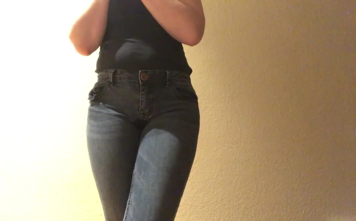 Sexy shy girl pees her jeans - ThisVid.com на русском