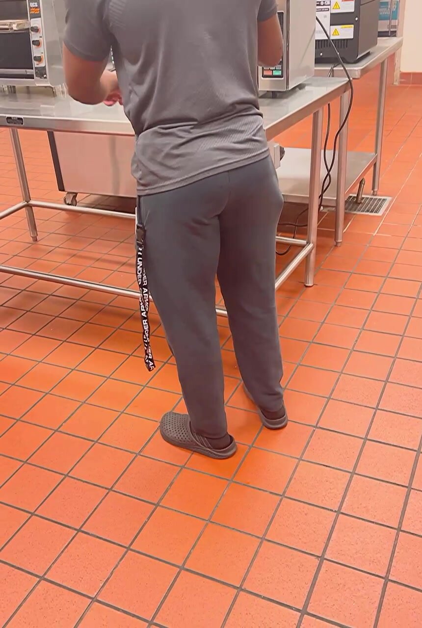 He got a thick booty ... CAKES FOR DAYS