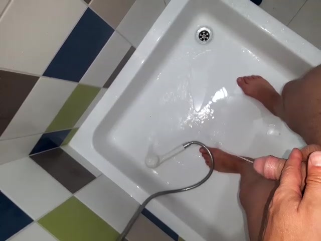 Shower piss - video 4