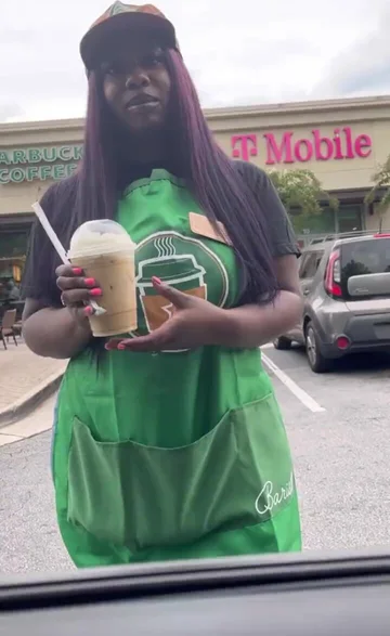 Black Worker Fucking Girl - Guy fucks Starbucks employee in front of her job - ThisVid.com