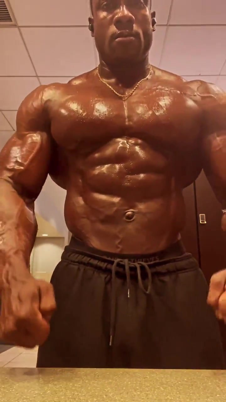 Bodybuilder posing in gym - video 2