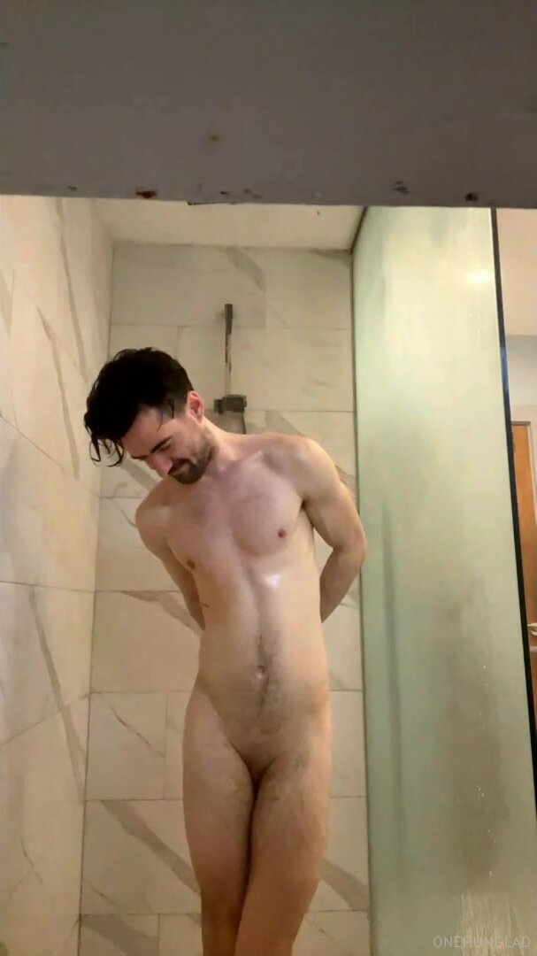 Dec Geater showing off