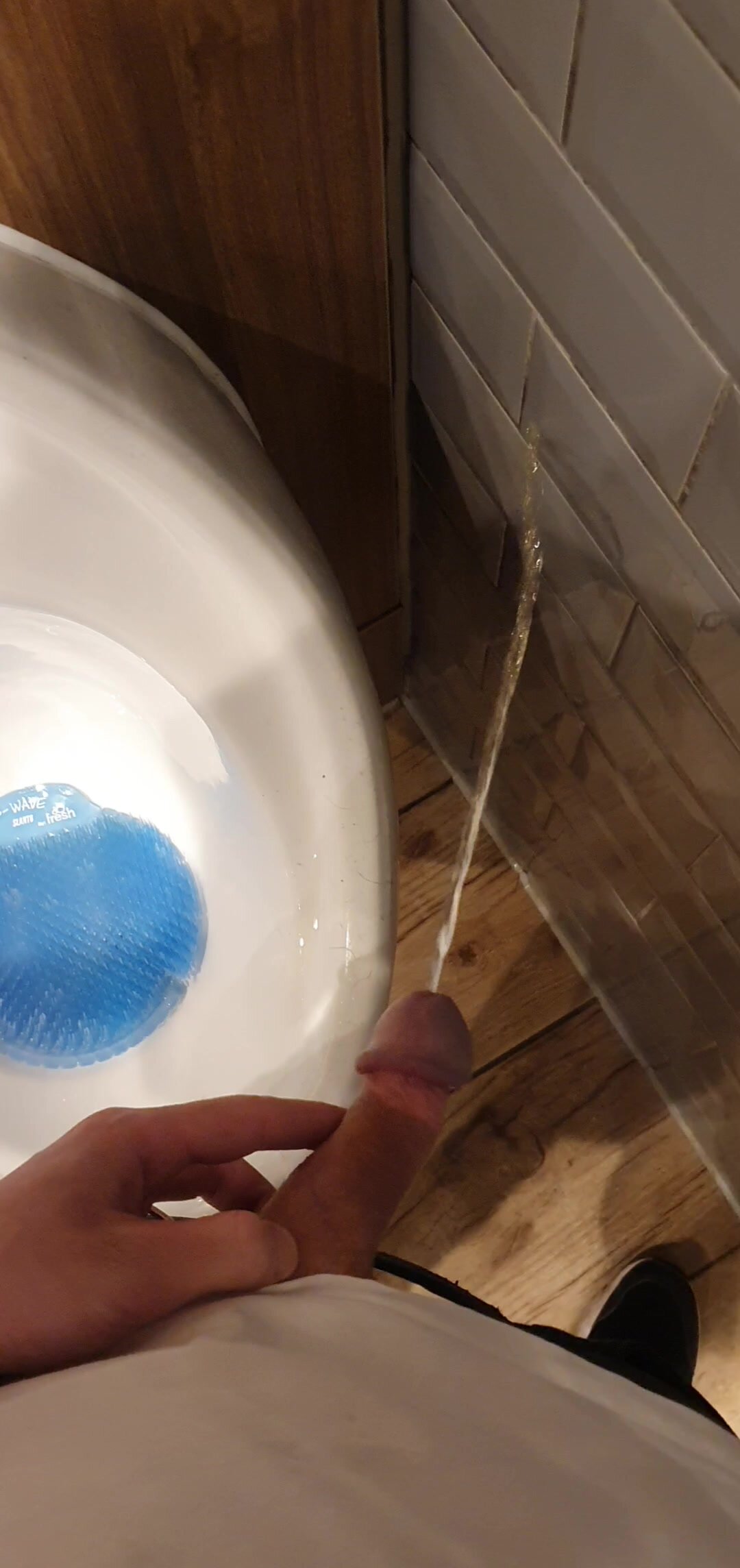 Twink's messy urinal piss