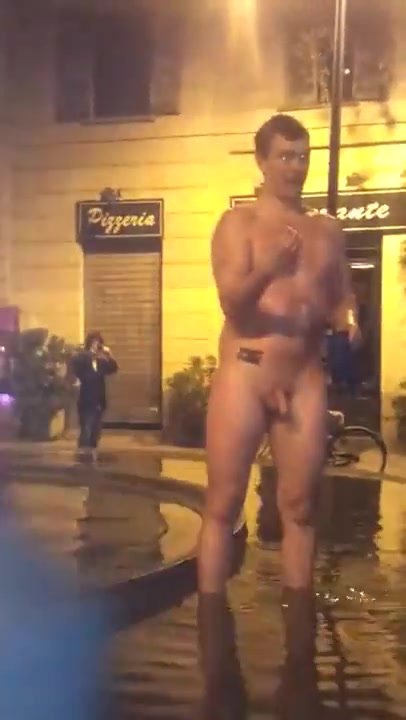 HOT NAKED GUYS IN PUBLIC FOUNTAIN