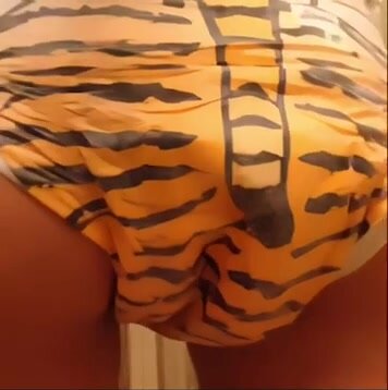 Tiger diaper poop - video 2