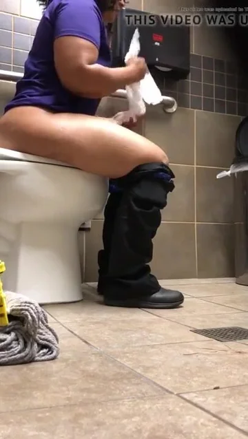 Thick black gal toilet spy - ThisVid.com