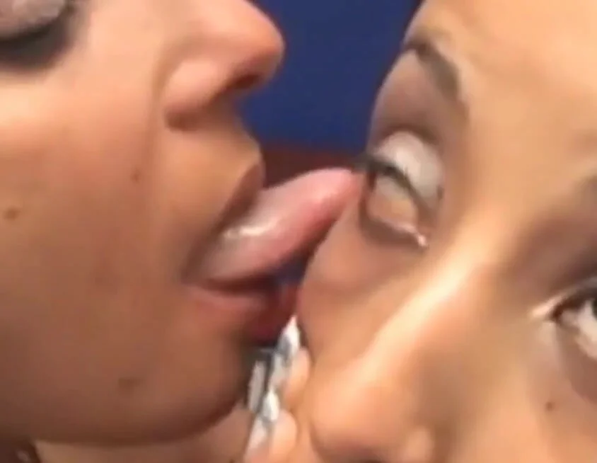 844px x 654px - Close up eye licking - ThisVid.com