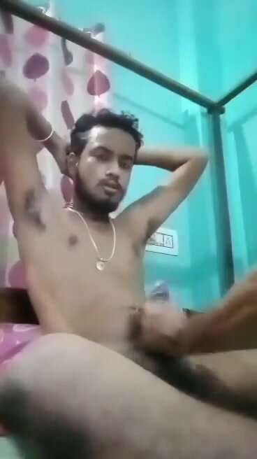 Nude indian hunk - video 2