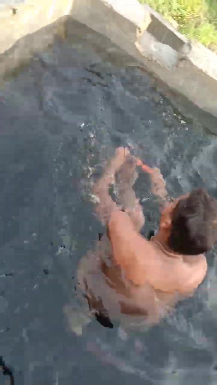 Desi indian fun nude in swimming pool