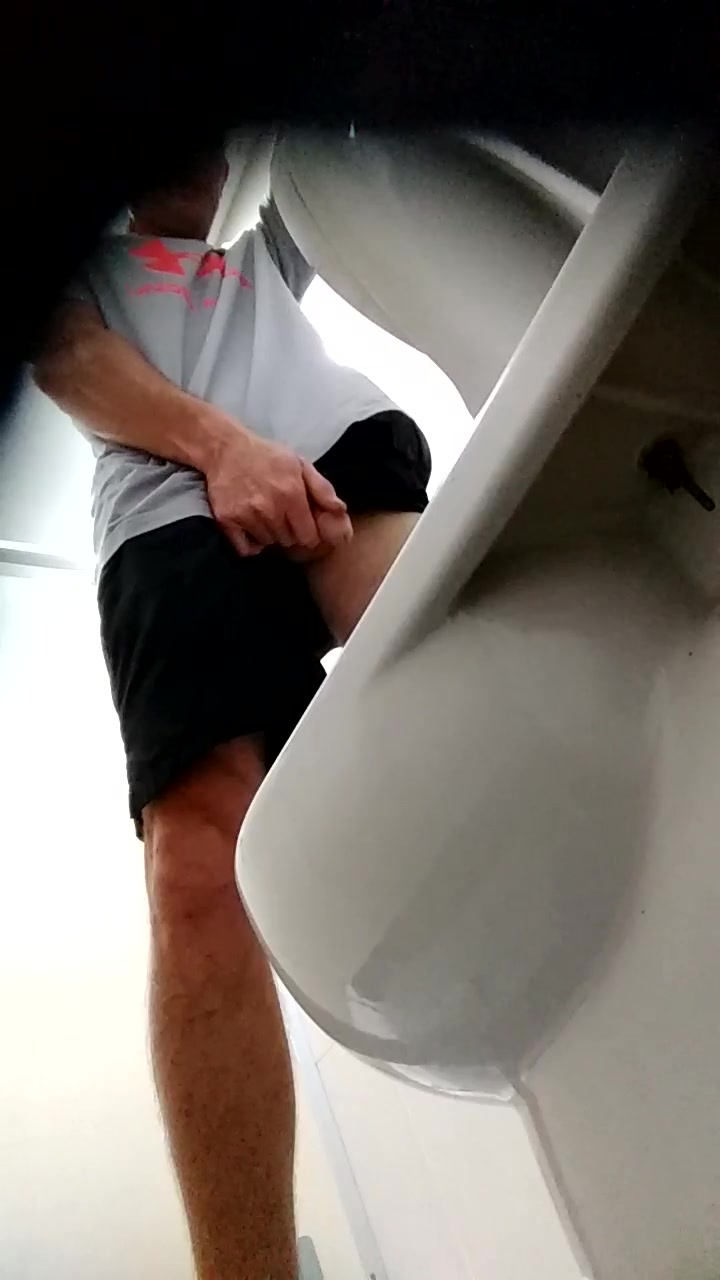 PISS SPY 34- Under the shorts piss