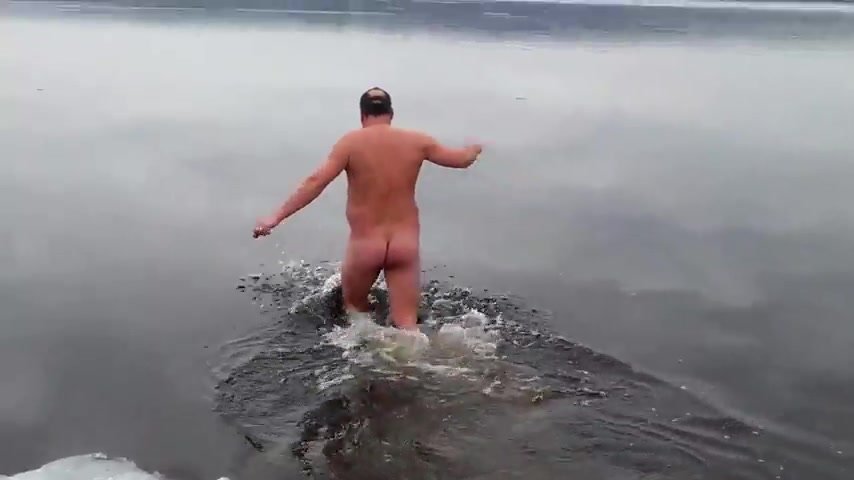Russian Bear cold swim in lake
