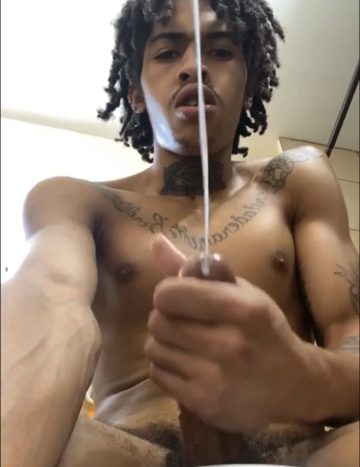 720px x 934px - Tatted Black guy *SQUIRTS* cum - ThisVid.com