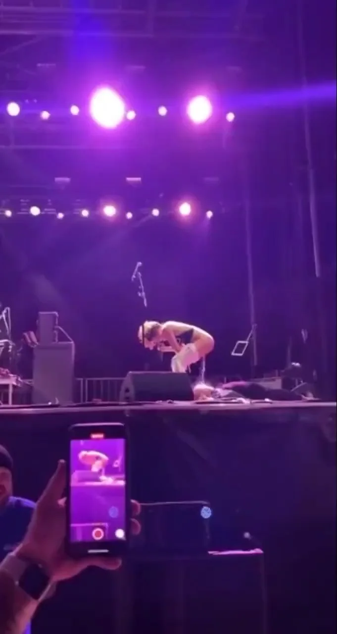 Ice spice concert bend over