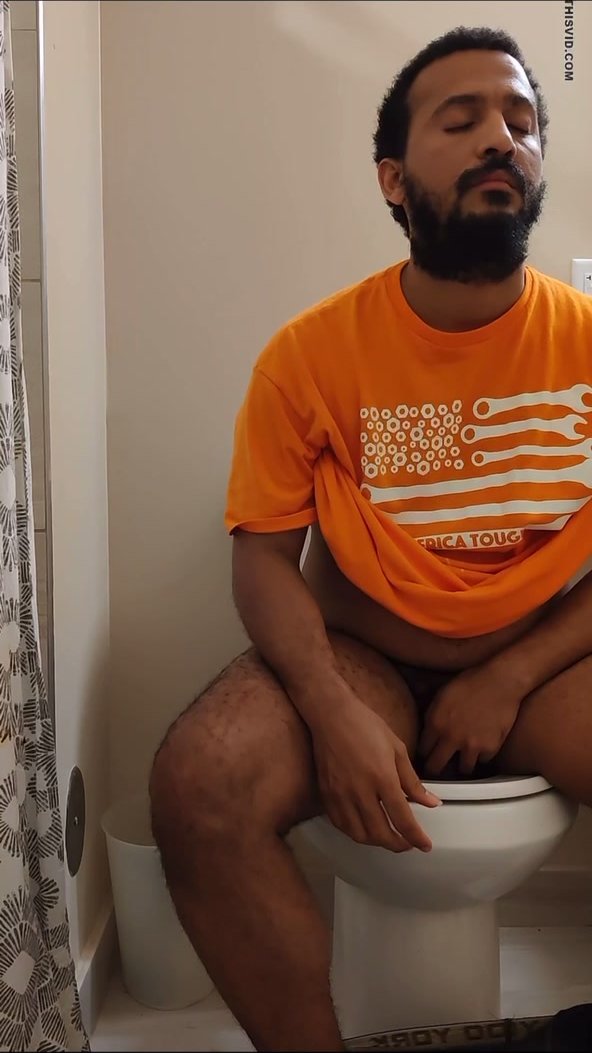 He blasted that toilet ( hot find)