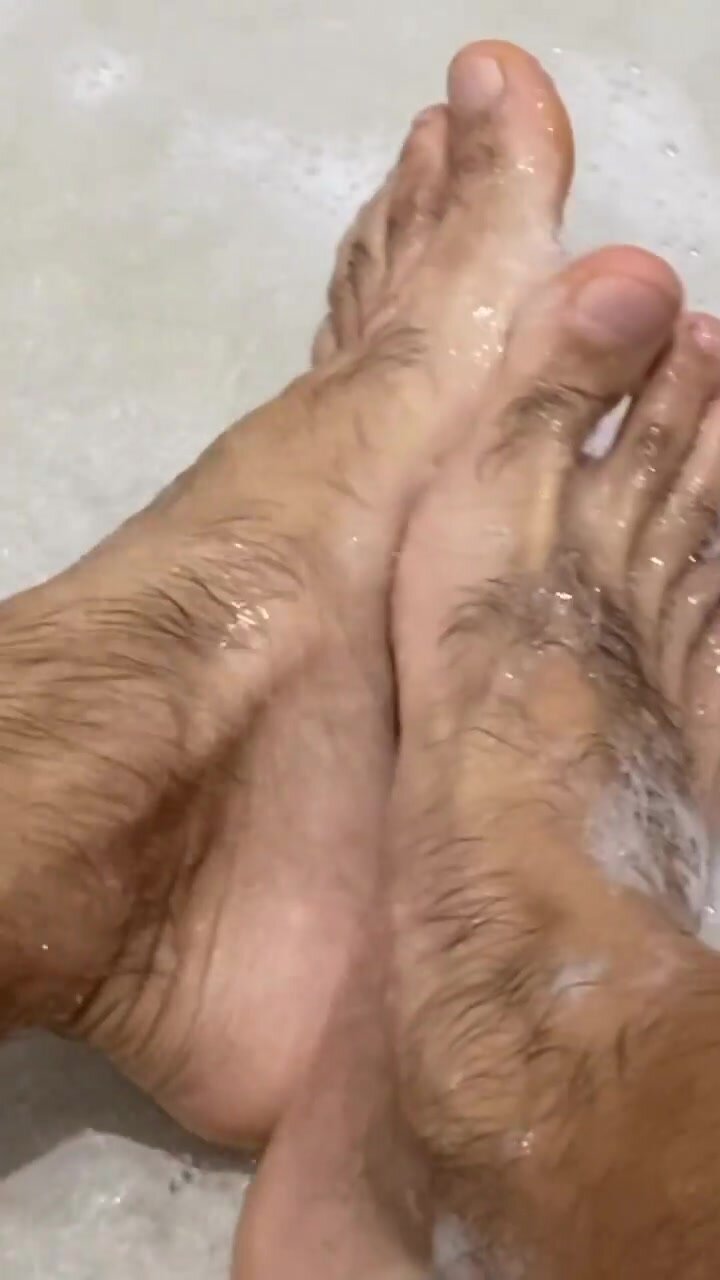 shower feet